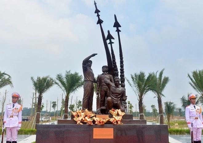 Bộ Quốc phòng khánh thành tượng đài chuyên gia, chiến sĩ 5 nước- Ảnh 3.