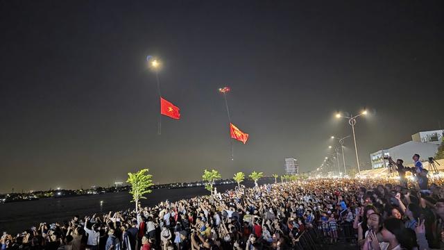 Chào Tết Dương lịch 2026, Đồng Nai bắn pháo hoa 15 phút ở cầu Hóa An- Ảnh 2. Chào Tết Dương lịch 2026, Đồng Nai bắn pháo hoa 15 phút ở cầu Hóa An- Ảnh 2.