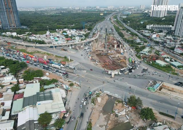 Nút giao lớn nhất TP.HCM lại trễ hẹn, Tết này khu Đông vẫn khó thoát kẹt xe - Ảnh 1.