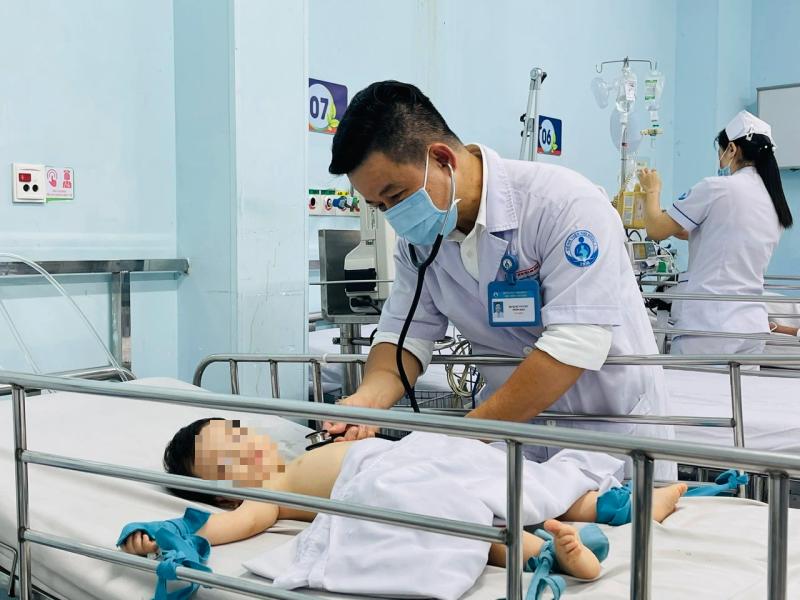 Vi rút EV71 độc lực mạnh nhất gây bệnh tay chân miệng nặng, cần đề phòng gì?- Ảnh 1. Vi rút EV71 độc lực mạnh nhất gây bệnh tay chân miệng nặng, cần đề phòng gì?- Ảnh 1.
