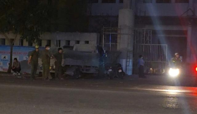 TP.HCM: Sập giàn giáo, nam công nhân tử vong ở nhà thi đấu Phú Thọ- Ảnh 1. TP.HCM: Sập giàn giáo, nam công nhân tử vong ở nhà thi đấu Phú Thọ- Ảnh 1.
