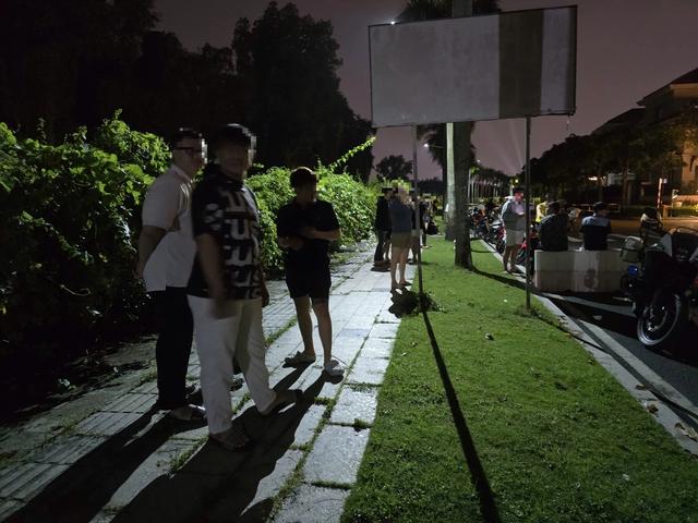 Công an 'vây ráp' nhóm thanh thiếu niên nẹt pô, lạng lách trong khu đô thị Sala- Ảnh 2.