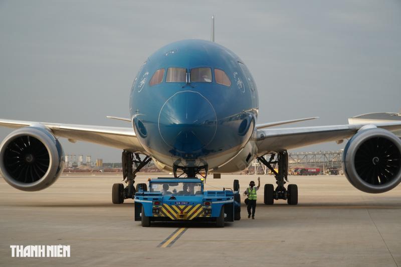 Cận cảnh chiếc máy bay Boeing 787, máy bay đầu tiên đáp xuống sân bay Long Thành - Ảnh 7.