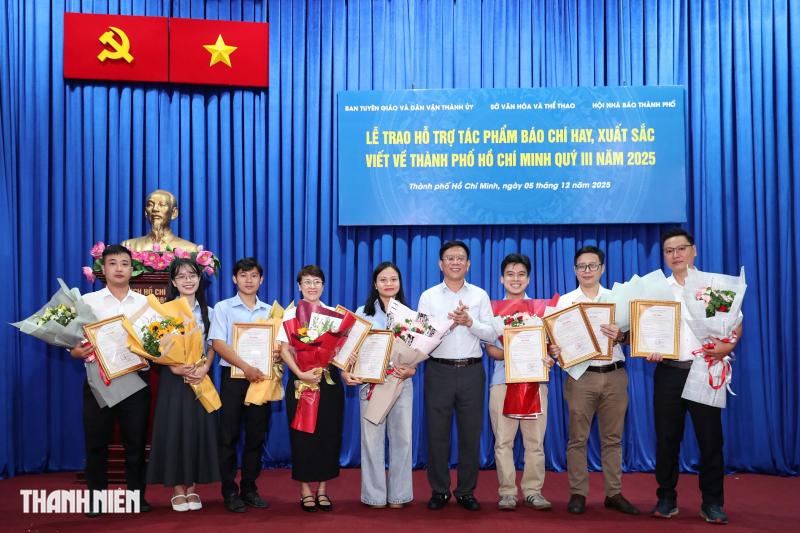 TP.HCM khen thưởng 9 tác phẩm hay, xuất sắc của Báo Thanh Niên - Ảnh 1.