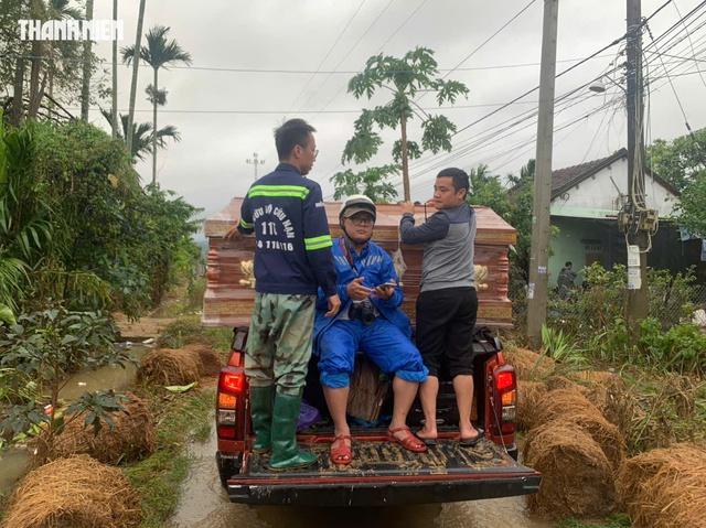 Thanh Niên và tôi những khoảnh khắc Nhân văn giữa bão lũ không thể quên - Ảnh 2.