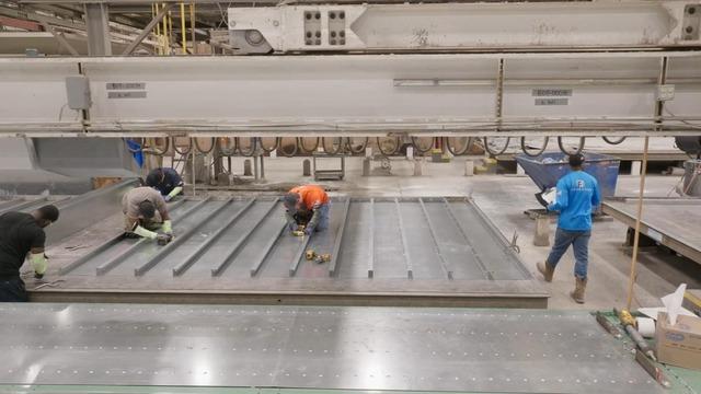 Nhân viên sững sờ khi được thưởng 240 triệu USD từ sếp sau khi công ty bán - Ảnh 2.