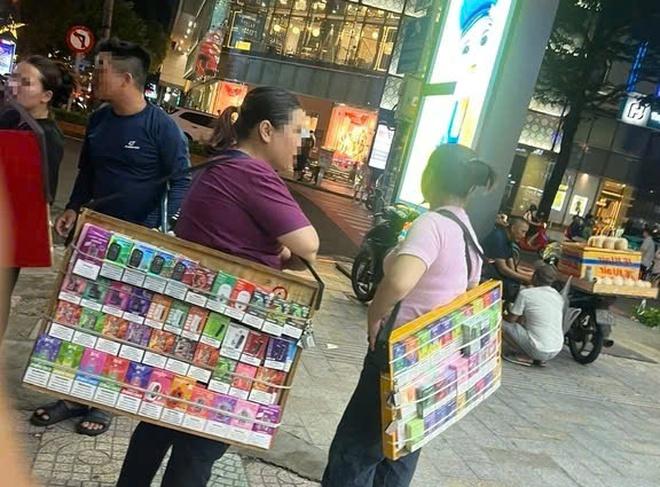 Báo động tình trạng hút thuốc lá thụ động nơi làm việc, quán cà phê- Ảnh 2. Báo động tình trạng hút thuốc lá thụ động nơi làm việc, quán cà phê- Ảnh 2.