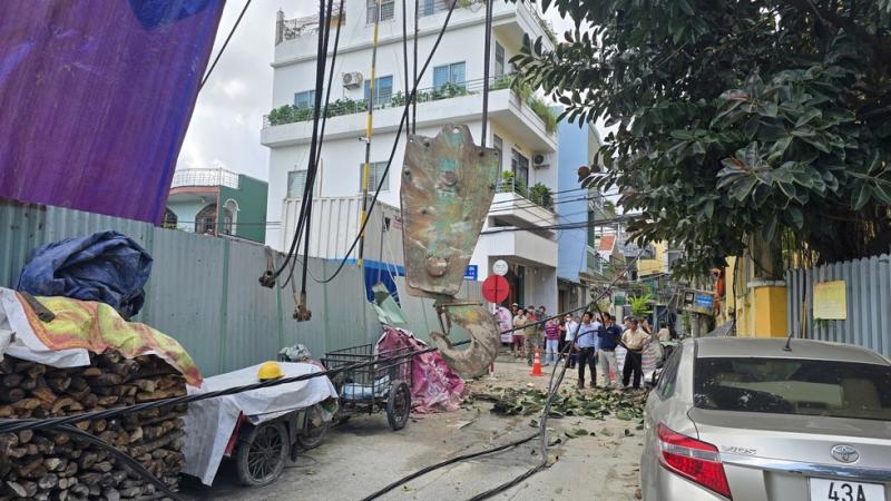 Hé lộ nguyên nhân gãy cần cẩu đè sập tường Bảo tàng điêu khắc Chăm - Ảnh 1.