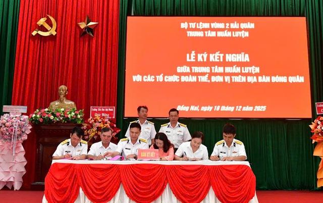 Thắt chặt tình quân dân trong hoạt động kết nghĩa của Vùng 2 Hải quân- Ảnh 2. Thắt chặt tình quân dân trong hoạt động kết nghĩa của Vùng 2 Hải quân- Ảnh 2.