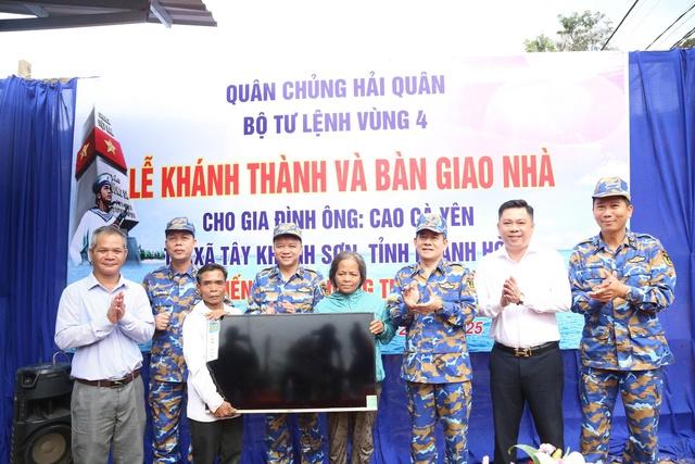 'Chiến dịch Quang Trung': Bàn giao căn nhà đầu tiên do Vùng 4 Hải quân xây dựng - Ảnh 2.