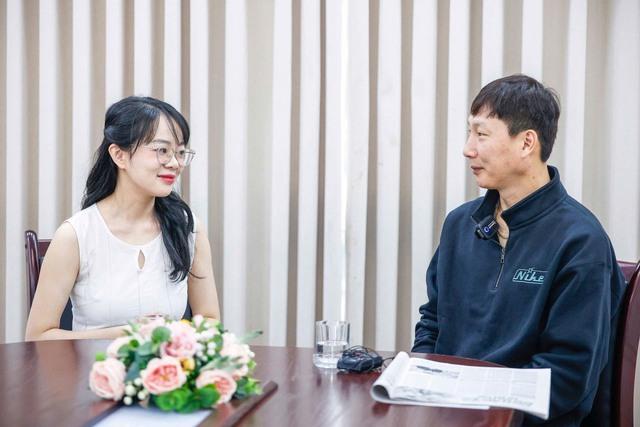 4 cuộc phỏng vấn của PV Thanh Niên và HLV Kim Sang-sik: Con người khác phía ngoài sân cỏ- Ảnh 3. 4 cuộc phỏng vấn của PV Thanh Niên và HLV Kim Sang-sik: Con người khác phía ngoài sân cỏ- Ảnh 3.