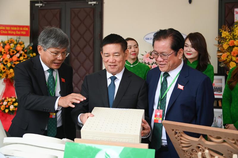 VRG bứt phá mạnh mẽ trong năm 2025 với tăng trưởng vượt kế hoạch hơn 10 % - Ảnh 1. VRG bứt phá mạnh mẽ trong năm 2025 với tăng trưởng vượt kế hoạch hơn 10 % - Ảnh 1.