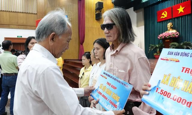TP.HCM: Phường Phú Nhuận tiếp nhận 4,6 tỉ đồng trợ giúp hộ khó khăn- Ảnh 3. TP.HCM: Phường Phú Nhuận tiếp nhận 4,6 tỉ đồng trợ giúp hộ khó khăn- Ảnh 3.