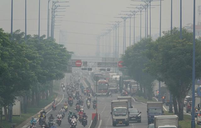 Sáng nay, bầu trời TP.HCM đục ngầu, vì sao?
- Ảnh 2. Sáng nay, bầu trời TP.HCM đục ngầu, vì sao?
- Ảnh 2.