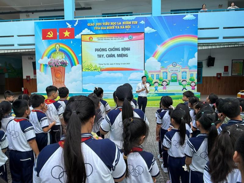 Vi rút EV71 độc lực mạnh nhất gây bệnh tay chân miệng nặng, cần đề phòng gì?- Ảnh 4. Vi rút EV71 độc lực mạnh nhất gây bệnh tay chân miệng nặng, cần đề phòng gì?- Ảnh 4.