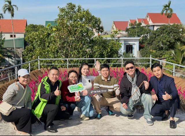 Gen z đất cảng đưa đặc sản thành 'sao' TikTok thu được triệu lượt xem - Ảnh 1. Gen z đất cảng đưa đặc sản thành 'sao' TikTok thu được triệu lượt xem - Ảnh 1.