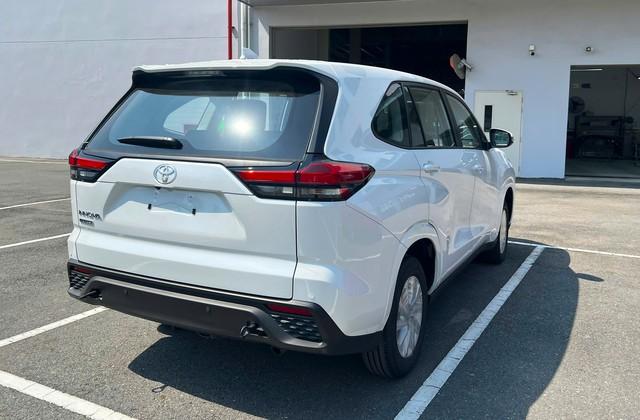 Toyota Innova Cross thêm bản thấp tại Việt Nam: Cắt bớt trang bị, giá 730 triệu đồng - Ảnh 3.