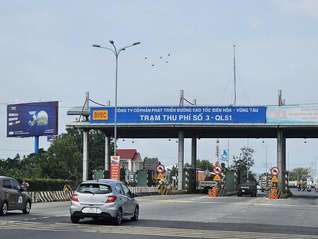 Ngân hàng đồng ý mới tháo dỡ trạm thu phí quốc lộ 51?- Ảnh 1. Ngân hàng đồng ý mới tháo dỡ trạm thu phí quốc lộ 51?- Ảnh 1.