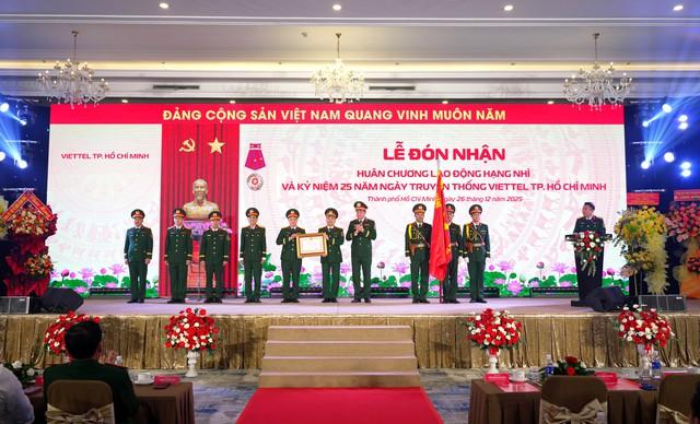Viettel TP.HCM đón nhận Huân chương Lao động hạng Nhì- Ảnh 1.
