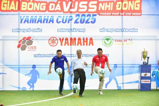Tranh tài hấp dẫn ở giải bóng đá nhi đồng có thể thức lạ- Ảnh 2. Tranh tài hấp dẫn ở giải bóng đá nhi đồng có thể thức lạ- Ảnh 2.