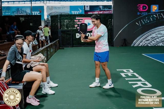 Nghĩa cử đẹp của á quân đơn nam giải pickleball D-Joy Vietnam Masters Phúc Huỳnh- Ảnh 2. Nghĩa cử đẹp của á quân đơn nam giải pickleball D-Joy Vietnam Masters Phúc Huỳnh- Ảnh 2.