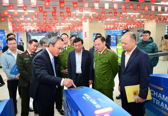 Từ 5.12, metro Cát Linh - Hà Đông áp dụng kiểm soát vé tự động mới - Ảnh 1.
