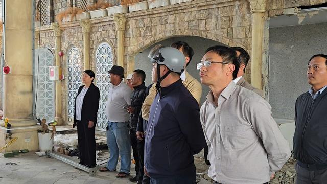 Bê tông sập đè mái nhà hàng ở Đà Lạt, một công nhân tử nạn- Ảnh 2. Bê tông sập đè mái nhà hàng ở Đà Lạt, một công nhân tử nạn- Ảnh 2.