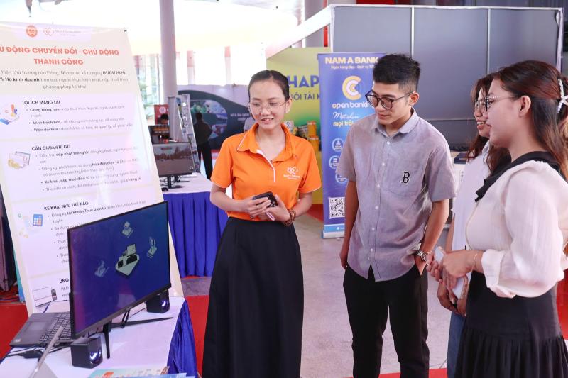Trải nghiệm thực tế - chìa khóa tạo niềm tin công nghệ số- Ảnh 3. Trải nghiệm thực tế - chìa khóa tạo niềm tin công nghệ số- Ảnh 3.