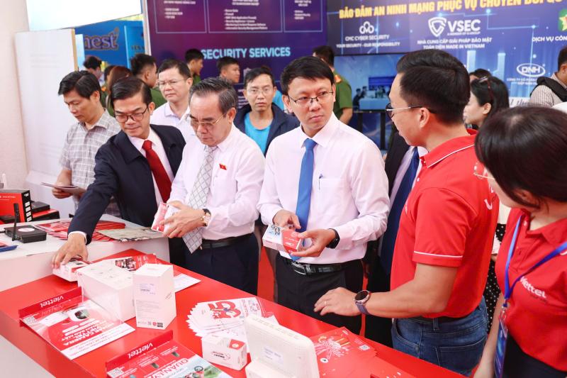 Trải nghiệm thực tế - chìa khóa tạo niềm tin công nghệ số- Ảnh 1. Trải nghiệm thực tế - chìa khóa tạo niềm tin công nghệ số- Ảnh 1.