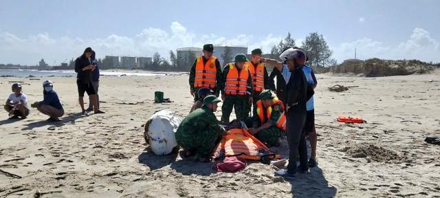 Tàu thuyền liên tiếp gặp sự cố trên vùng biển Cửa Việt- Ảnh 1. Tàu thuyền liên tiếp gặp sự cố trên vùng biển Cửa Việt- Ảnh 1.