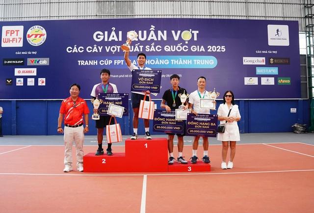 Tay vợt Hoàng Thành Trung bền bỉ theo đuổi đam mê quần vợt - Ảnh 2.