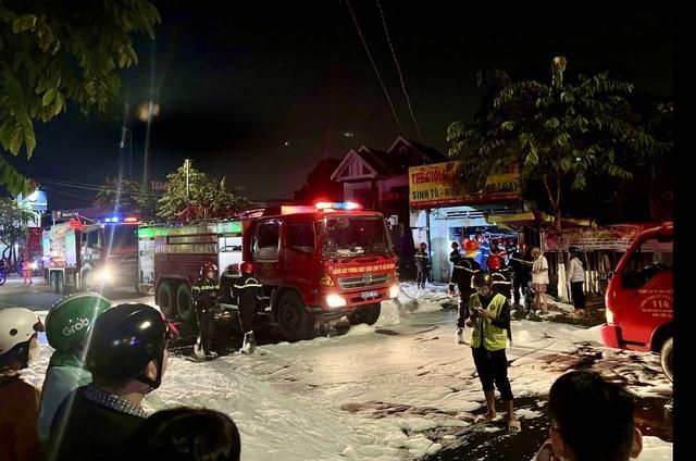TP.HCM: Cháy ki ốt ở phường Đông Hòa, 1 người tử vong- Ảnh 1. TP.HCM: Cháy ki ốt ở phường Đông Hòa, 1 người tử vong- Ảnh 1.