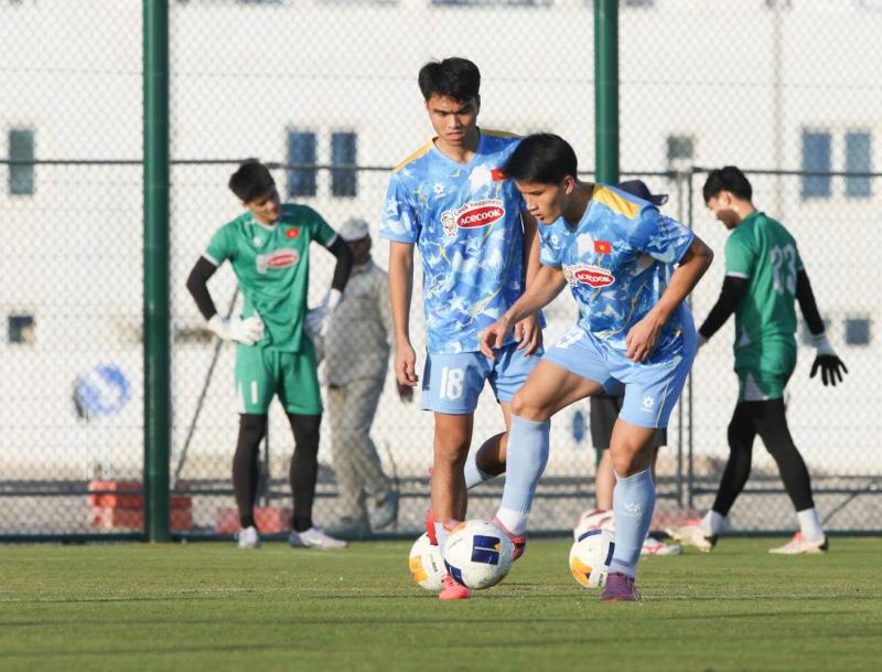 U.23 Việt Nam tập mở màn năm 2026 căng như đấu thật: Vẫn chưa biết ai bị loại, có thể là…- Ảnh 5. U.23 Việt Nam tập mở màn năm 2026 căng như đấu thật: Vẫn chưa biết ai bị loại, có thể là…- Ảnh 5.