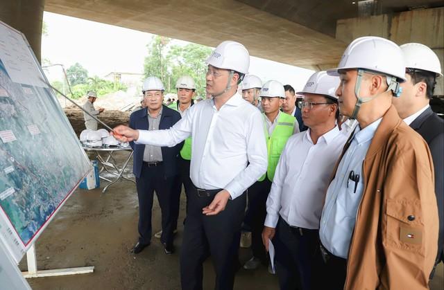 Bí thư Đà Nẵng: 'Đồng hành nhưng không buông lỏng, hỗ trợ nhưng không dung túng'- Ảnh 3. Bí thư Đà Nẵng: 'Đồng hành nhưng không buông lỏng, hỗ trợ nhưng không dung túng'- Ảnh 3.