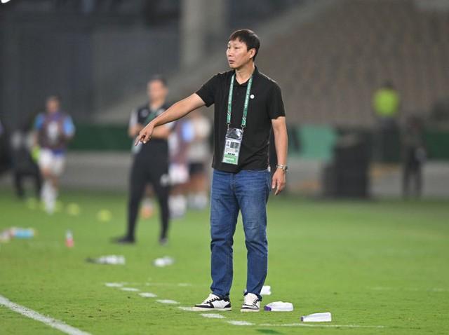 Truyền thông Hàn Quốc: ‘HLV Kim sang-sik như cơn bão càn quét châu Á, thứ hạng FIFA trở nên vô nghĩa’- Ảnh 1.