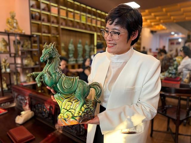 Sôi động thị trường linh vật ngựa cho Tết Bính Ngọ- Ảnh 1.