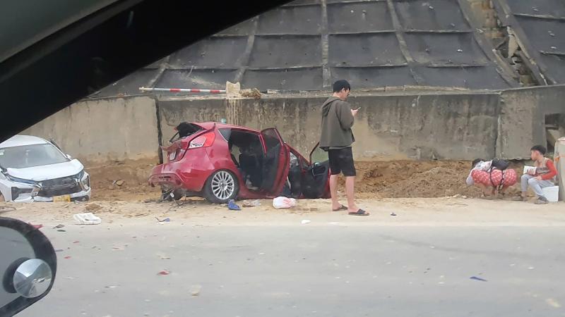 Đà Nẵng: 11 ô tô tai nạn liên hoàn trên cao tốc La Sơn - Hòa Liên- Ảnh 5. Đà Nẵng: 11 ô tô tai nạn liên hoàn trên cao tốc La Sơn - Hòa Liên- Ảnh 5.