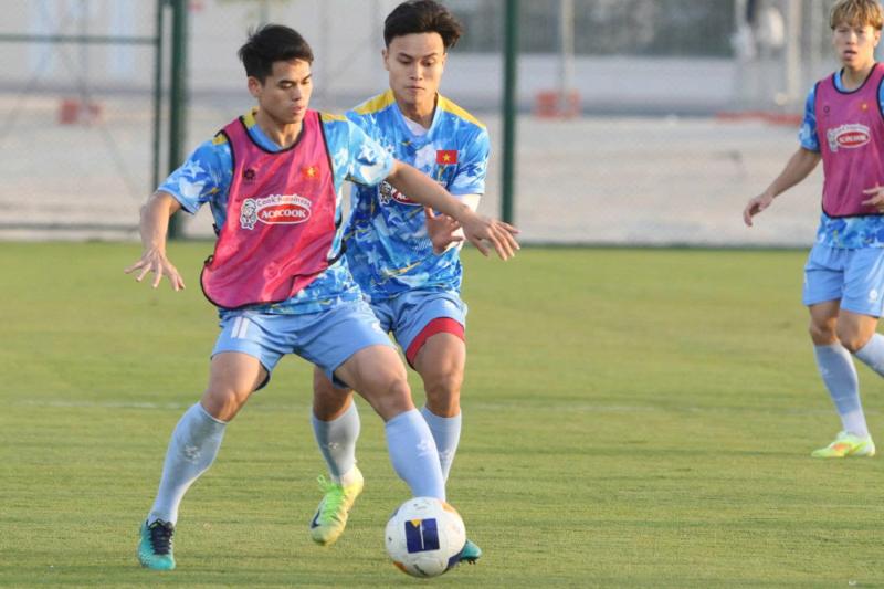 U.23 Việt Nam tập mở màn năm 2026 căng như đấu thật: Vẫn chưa biết ai bị loại, có thể là…- Ảnh 13. U.23 Việt Nam tập mở màn năm 2026 căng như đấu thật: Vẫn chưa biết ai bị loại, có thể là…- Ảnh 13.