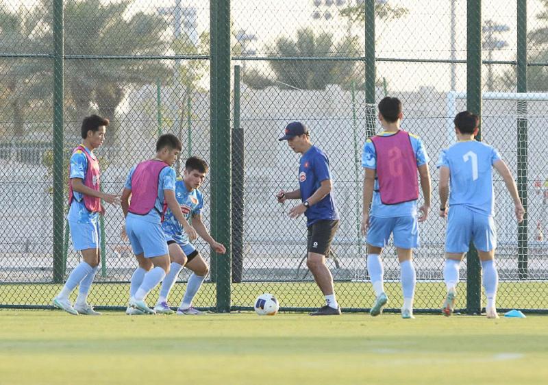U.23 Việt Nam tập mở màn năm 2026 căng như đấu thật: Vẫn chưa biết ai bị loại, có thể là…- Ảnh 14. U.23 Việt Nam tập mở màn năm 2026 căng như đấu thật: Vẫn chưa biết ai bị loại, có thể là…- Ảnh 14.
