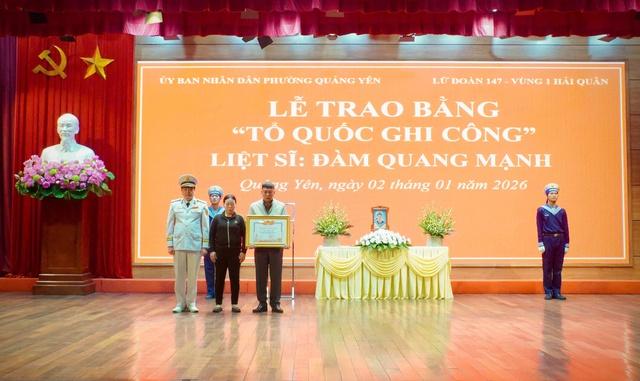 Trao bằng Tổ quốc ghi công liệt sĩ Đàm Quang Mạnh hy sinh tại quần đảo Trường Sa- Ảnh 1. Trao bằng Tổ quốc ghi công liệt sĩ Đàm Quang Mạnh hy sinh tại quần đảo Trường Sa- Ảnh 1.