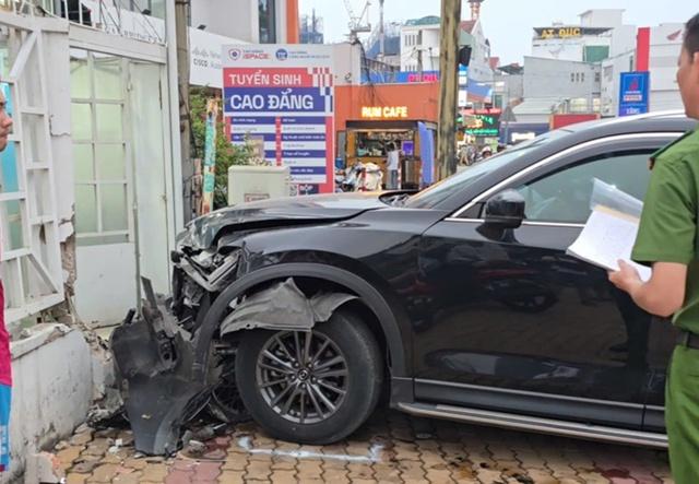Nguyên nhân ô tô tông 6 xe máy trước nhà thiếu nhi Thủ Đức- Ảnh 3. Nguyên nhân ô tô tông 6 xe máy trước nhà thiếu nhi Thủ Đức- Ảnh 3.