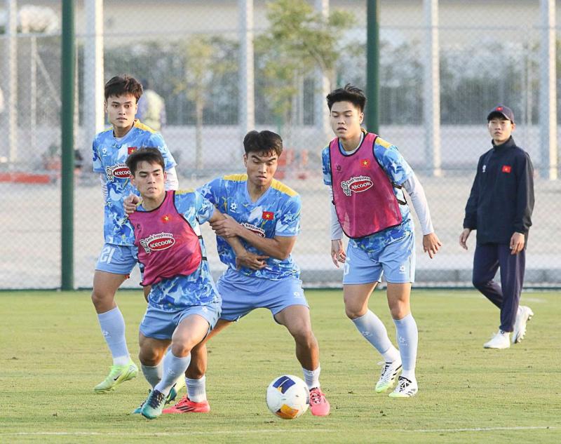 U.23 Việt Nam tập mở màn năm 2026 căng như đấu thật: Vẫn chưa biết ai bị loại, có thể là…- Ảnh 2. U.23 Việt Nam tập mở màn năm 2026 căng như đấu thật: Vẫn chưa biết ai bị loại, có thể là…- Ảnh 2.