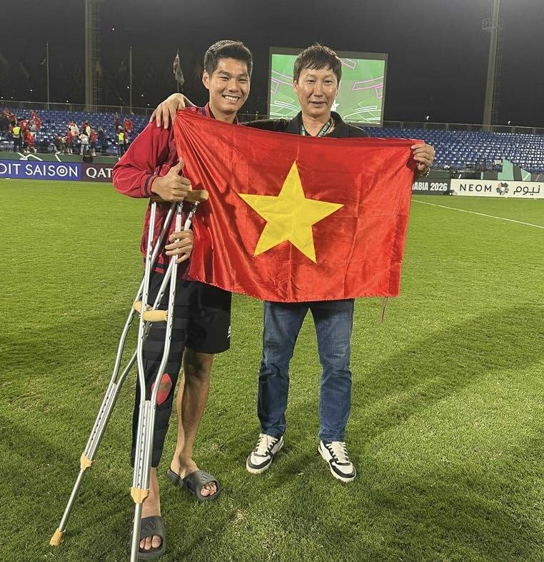 HLV Kim nghẹn ngào nhắc đến Hiểu Minh và tấm thẻ đỏ của Đình Bắc: U.23 Việt Nam cho tôi nhiều cảm xúc- Ảnh 1.