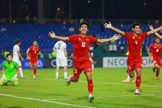 Lê Văn Thuận rất đáng yêu sau trận thắng U.23 Kyrgyzstan: 'Tôi cứ tưởng mình ghi bàn, hóa ra…’- Ảnh 2. Lê Văn Thuận rất đáng yêu sau trận thắng U.23 Kyrgyzstan: 'Tôi cứ tưởng mình ghi bàn, hóa ra…’- Ảnh 2.