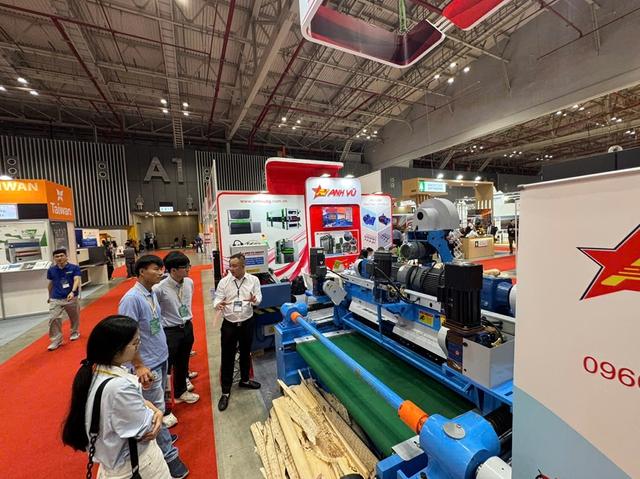 Xuất nhập khẩu 2025 lập kỷ lục lịch sử- Ảnh 2. Xuất nhập khẩu 2025 lập kỷ lục lịch sử- Ảnh 2.