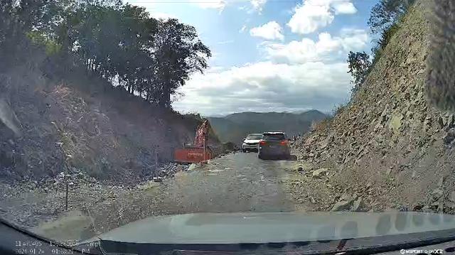 Cảnh báo nguy hiểm cho xe lưu thông trên đèo Đại Ninh , tuyến QL28B Lâm Đồng - Ảnh 4. Cảnh báo nguy hiểm cho xe lưu thông trên đèo Đại Ninh , tuyến QL28B Lâm Đồng - Ảnh 4.