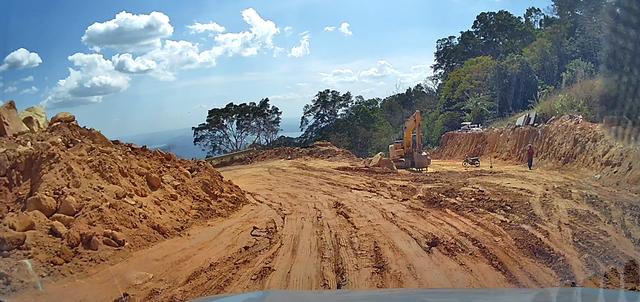 Cảnh báo nguy hiểm cho xe lưu thông trên đèo Đại Ninh , tuyến QL28B Lâm Đồng - Ảnh 7. Cảnh báo nguy hiểm cho xe lưu thông trên đèo Đại Ninh , tuyến QL28B Lâm Đồng - Ảnh 7.
