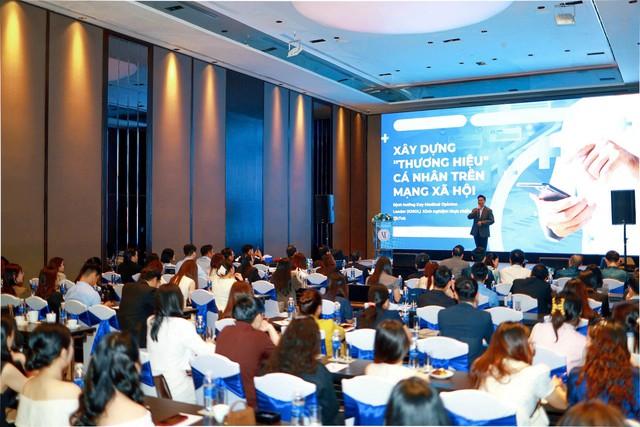 Tọa đàm khởi đầu năm mới 2026 của Ánh Tú Clinic- Ảnh 3.