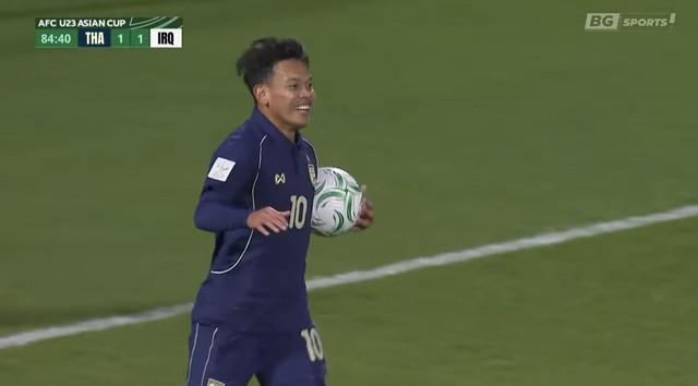 U.23 Thái Lan thoát thua Iraq trong gang tấc, níu giữ hy vọng mong manh vào tứ kết- Ảnh 4. U.23 Thái Lan thoát thua Iraq trong gang tấc, níu giữ hy vọng mong manh vào tứ kết- Ảnh 4.