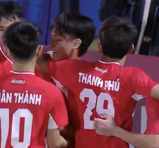 Nóng: PVF xuất sắc hòa PSG nhờ bàn thắng giống Đình Bắc, tiếp lửa U.23 Việt Nam- Ảnh 2. Nóng: PVF xuất sắc hòa PSG nhờ bàn thắng giống Đình Bắc, tiếp lửa U.23 Việt Nam- Ảnh 2.